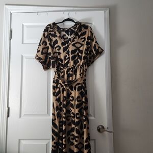 Fashion Nova Black and Tan Maxi Dress